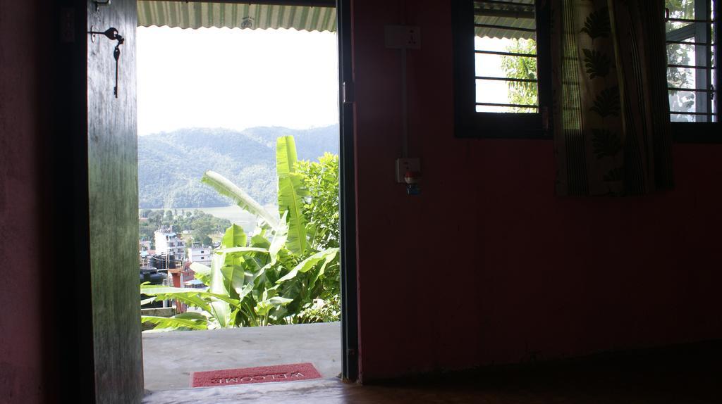 Peace Guest House Pokhara Buitenkant foto
